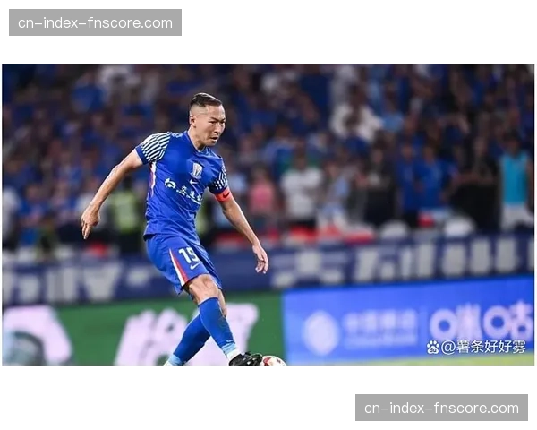 实时报道:上海德比火爆依旧,上半场已出现五张黄牌 实时报道:上海德比火爆依旧,上半场已出现五张黄牌